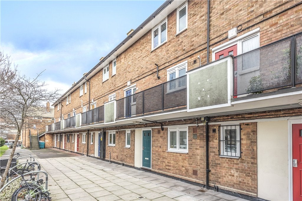 Flat Stevens Street in Greater London
