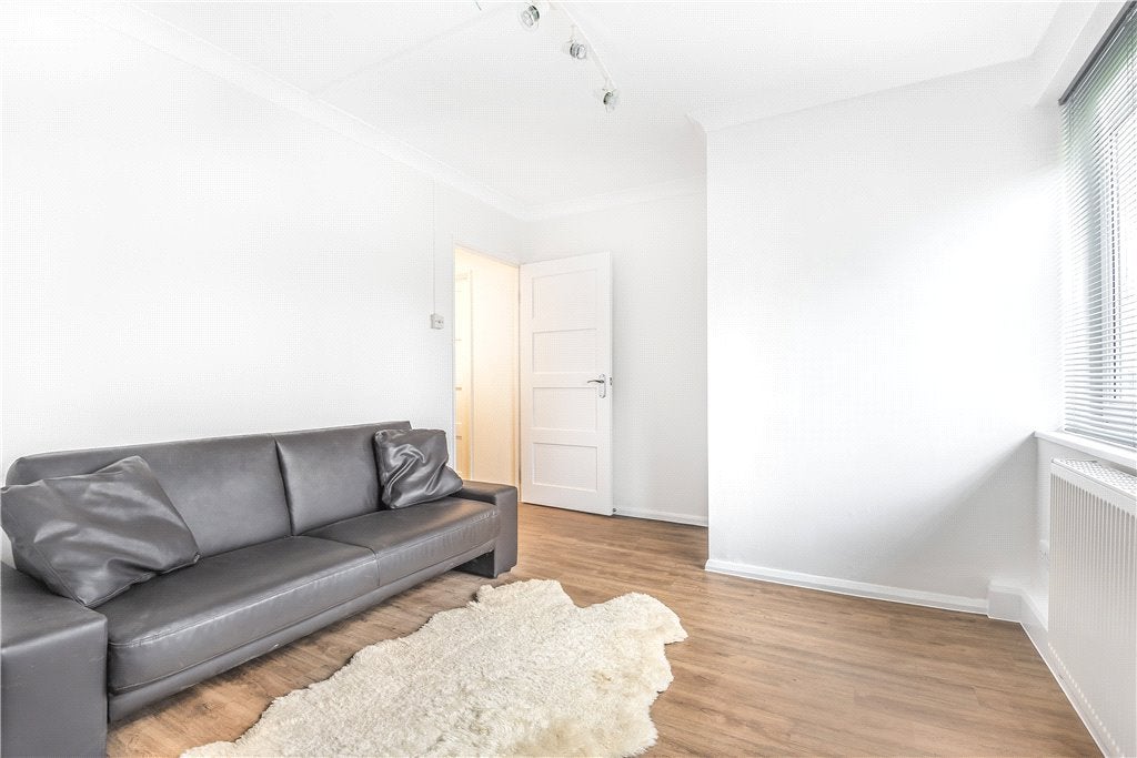 Flat Stevens Street in Greater London
