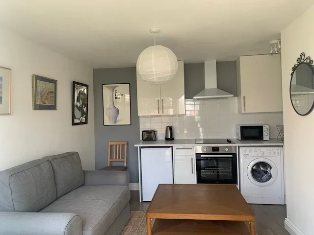 Room Park View Road in Greater London