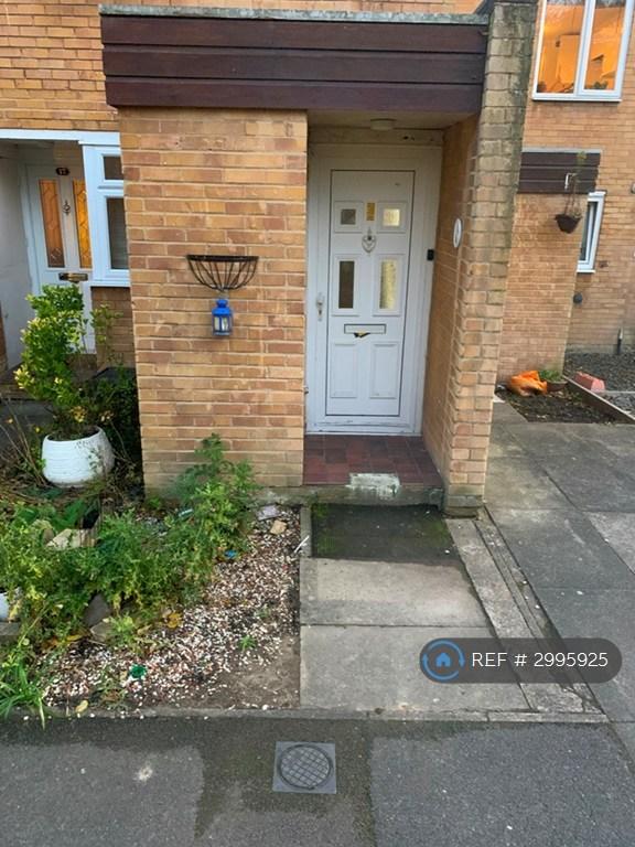 Flat Selborne Road in Greater London