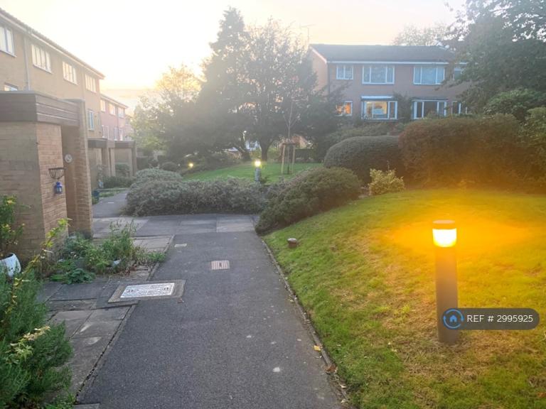 Flat Selborne Road in Greater London