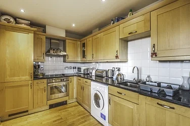 Flat Hawthorne Crescent in Greater London