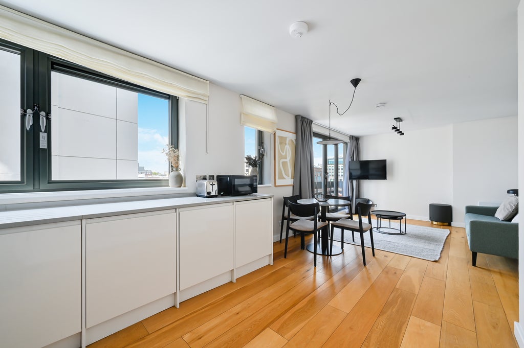 Flat Tottenham Street in Greater London
