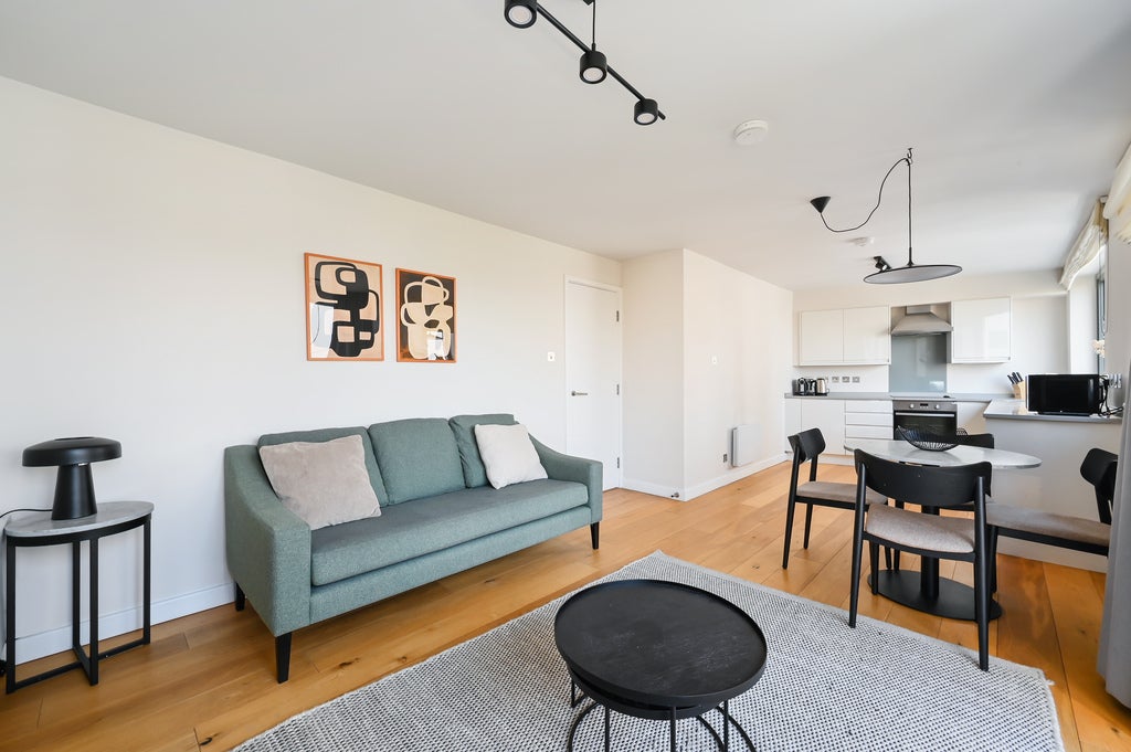 Flat Tottenham Street in Greater London