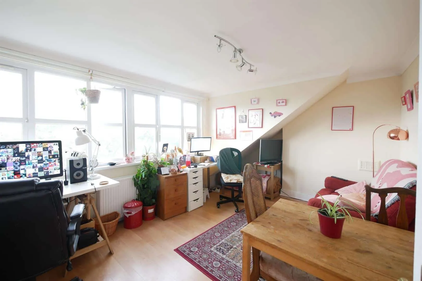 Flat Queen's Drive in Greater London