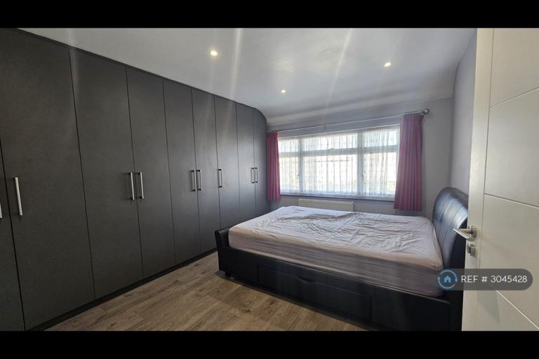 House Ballards Road in Greater London