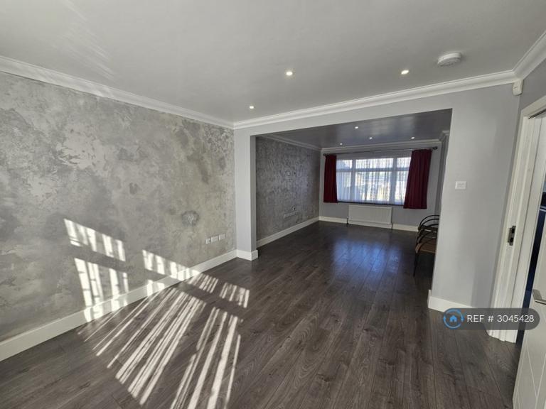 House Ballards Road in Greater London