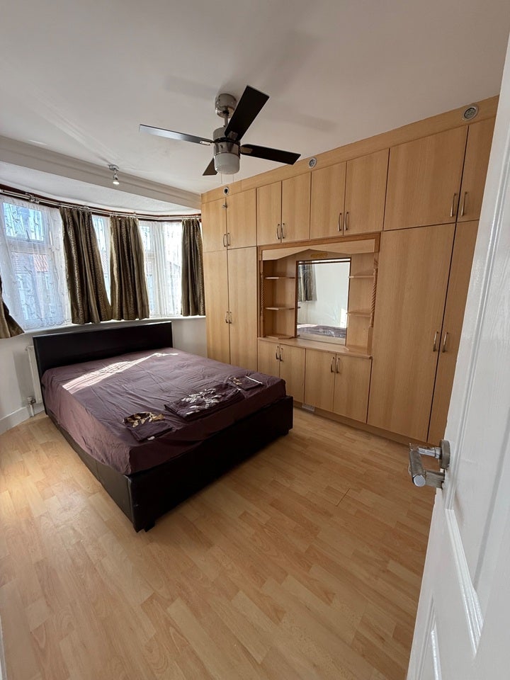 House Rosebery Avenue in Greater London