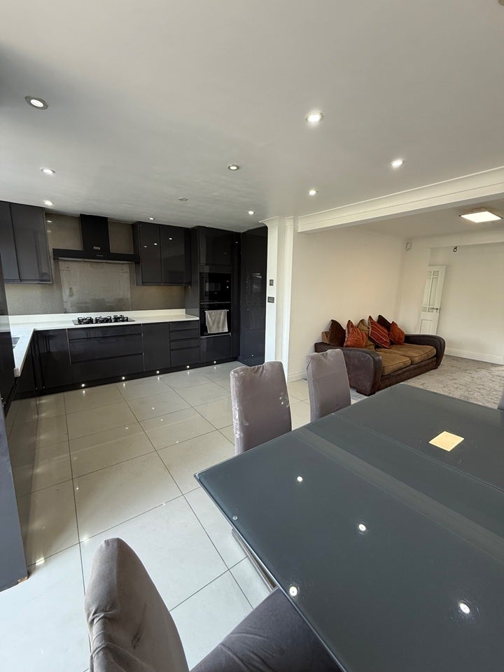 House Rosebery Avenue in Greater London