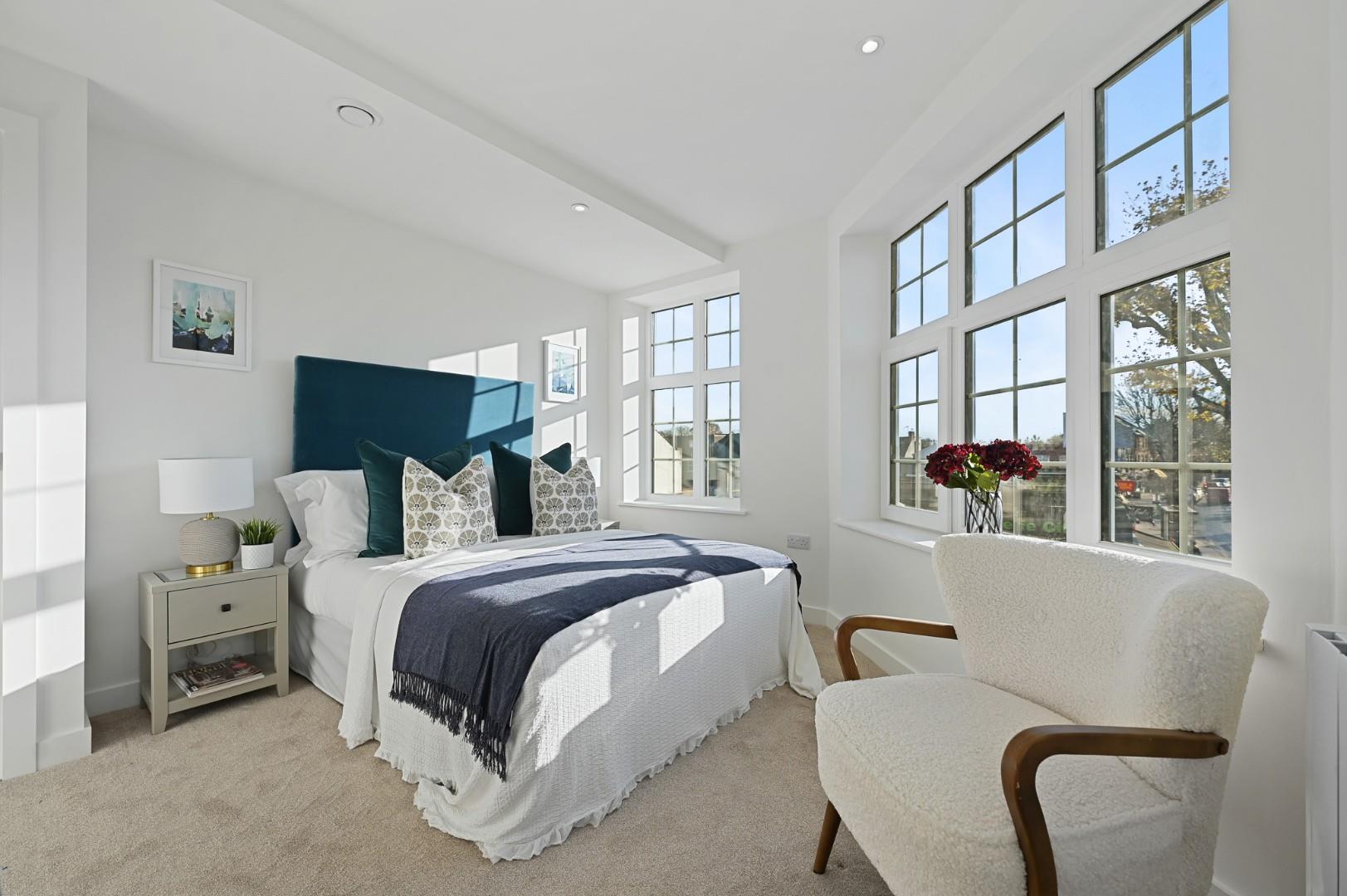 Flat Northfield Avenue in London