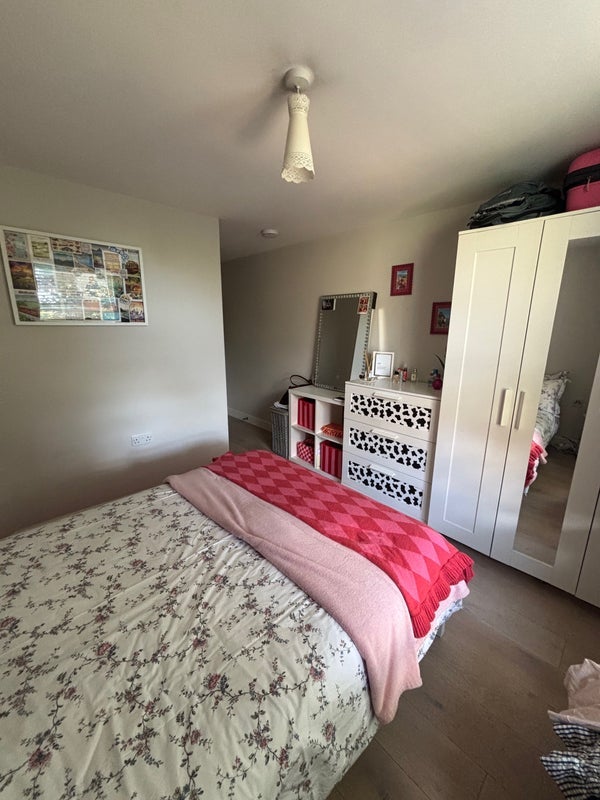Room Ritherdon Road in Greater London