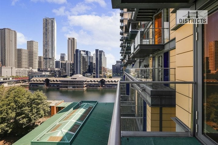 Flat Millharbour in Greater London