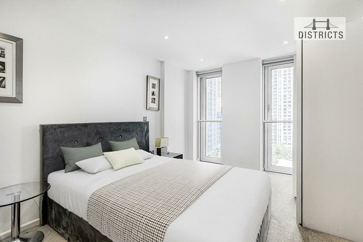 Flat Millharbour in Greater London