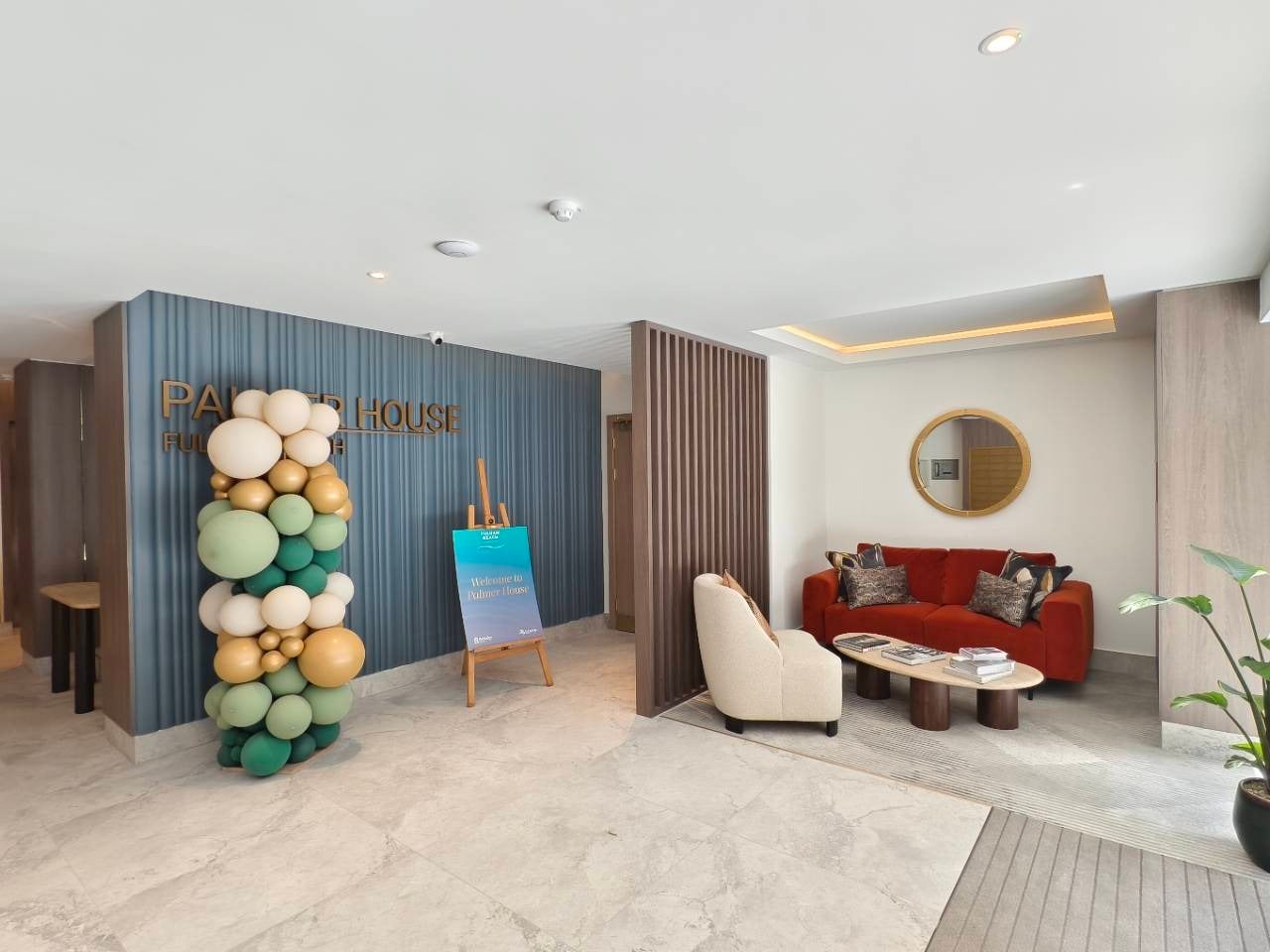 Flat Roland Way in London