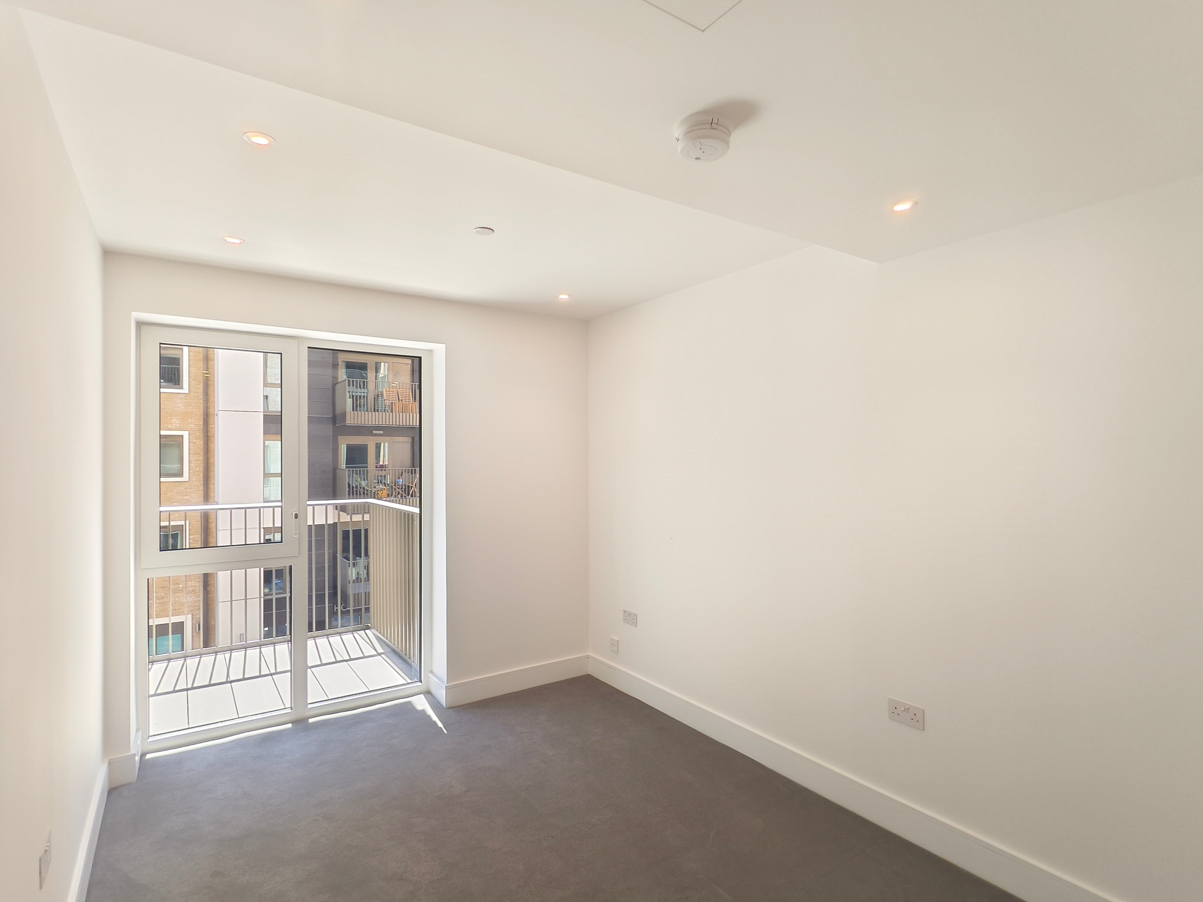 Flat Roland Way in London