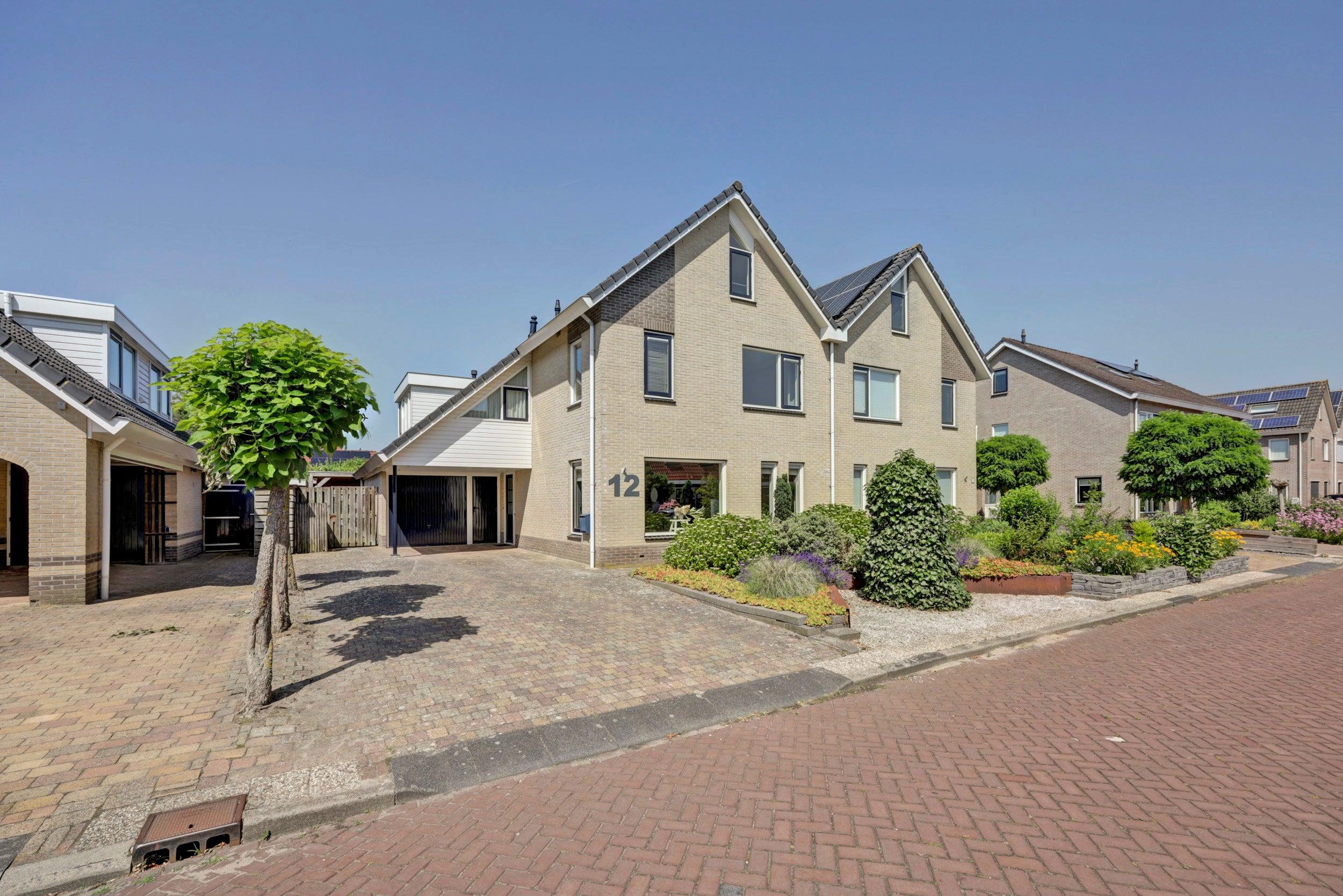 Huis Voorne 12 in Emmeloord