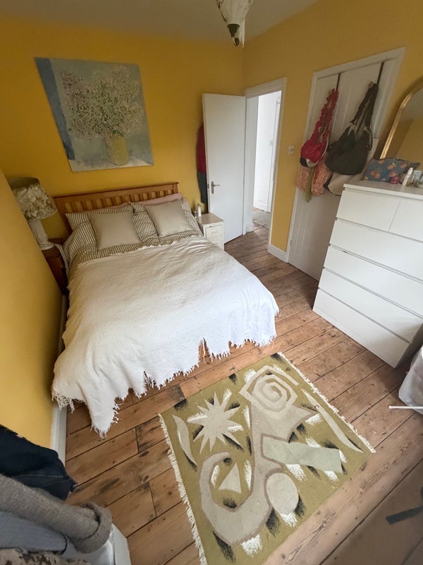 Room Nettleton Road in Greater London