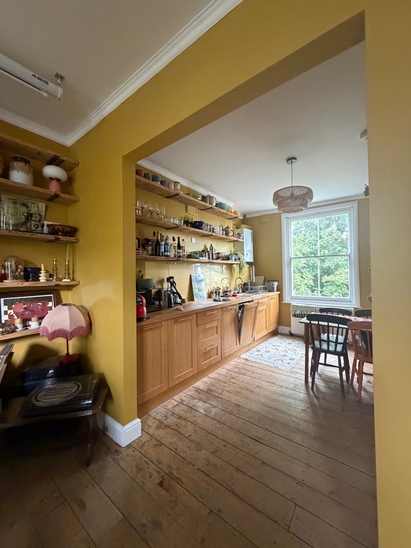 Room Nettleton Road in Greater London