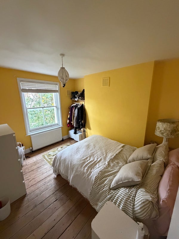 Room Nettleton Road in Greater London