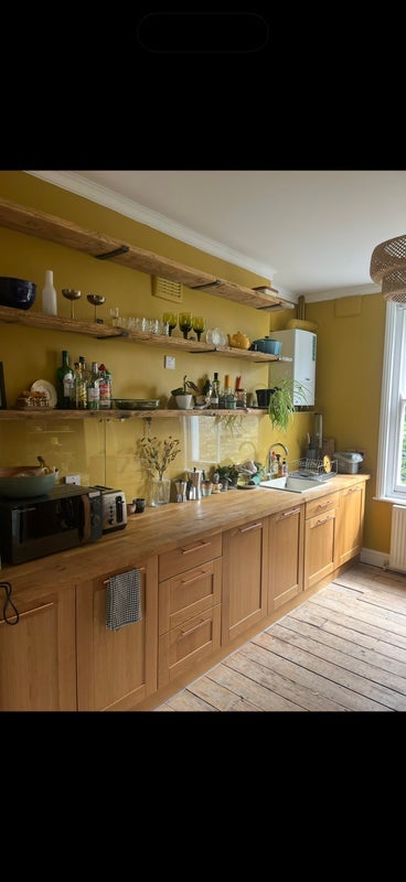 Room Nettleton Road in Greater London