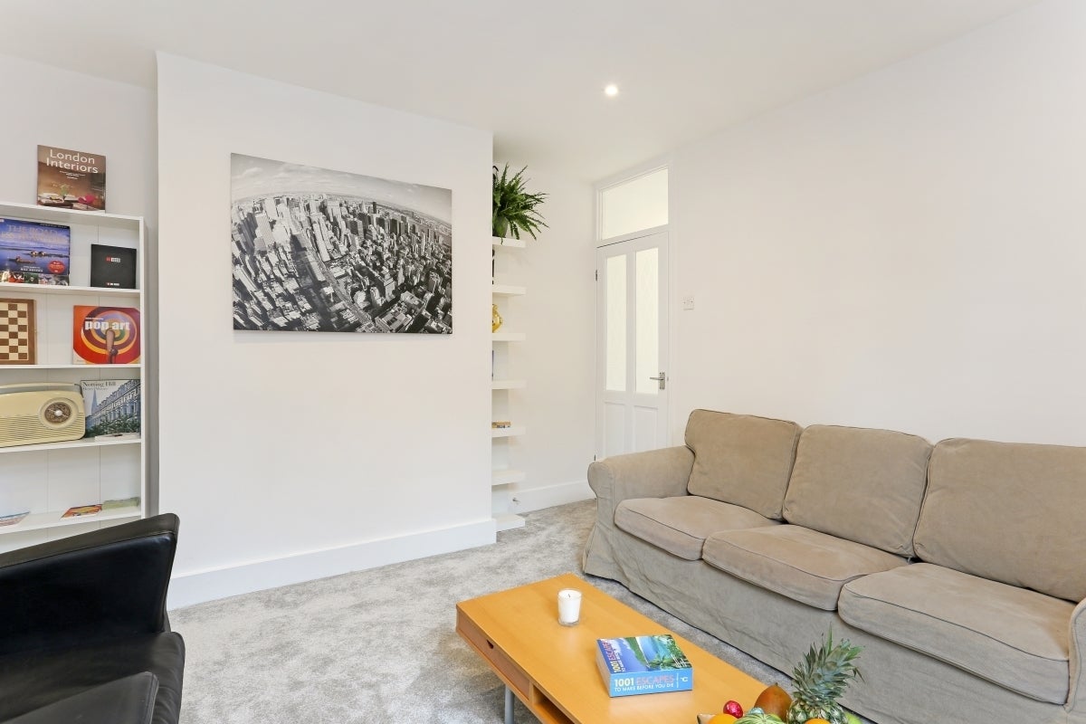 Flat Spezia Road in Greater London