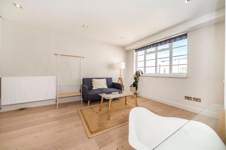 Flat Sloane Avenue in Greater London