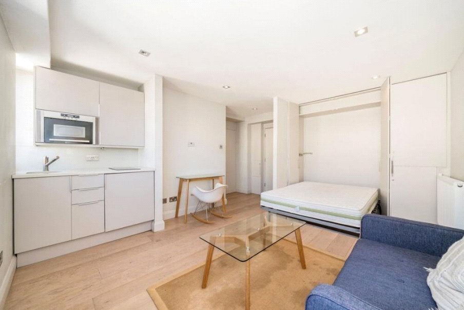 Flat Sloane Avenue in Greater London