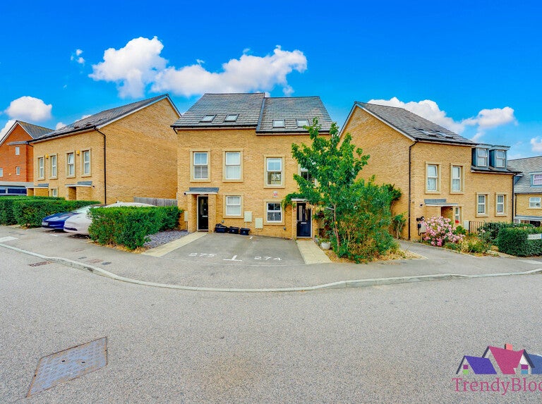 House G string in Shorne
