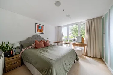 Flat Gonston Close in Greater London