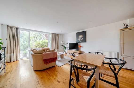 Flat Gonston Close in Greater London