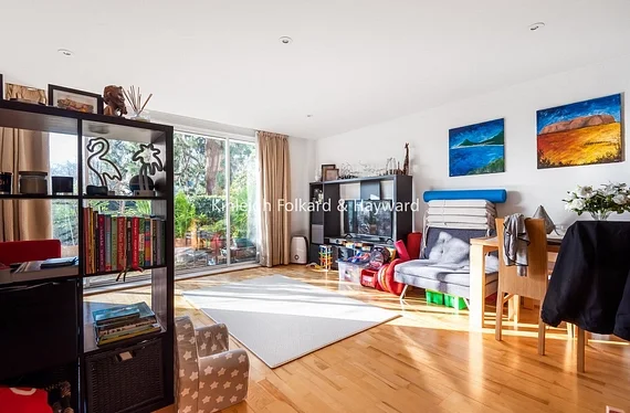 Flat Gonston Close in Greater London