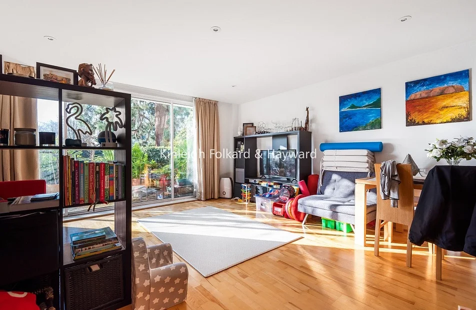 Flat Gonston Close in Greater London