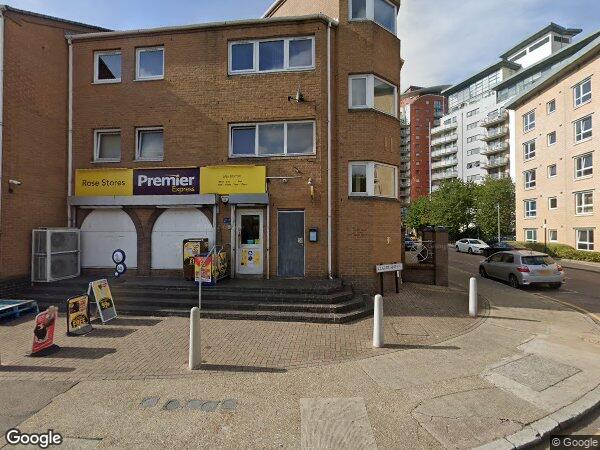Flat Westferry Road in Greater London