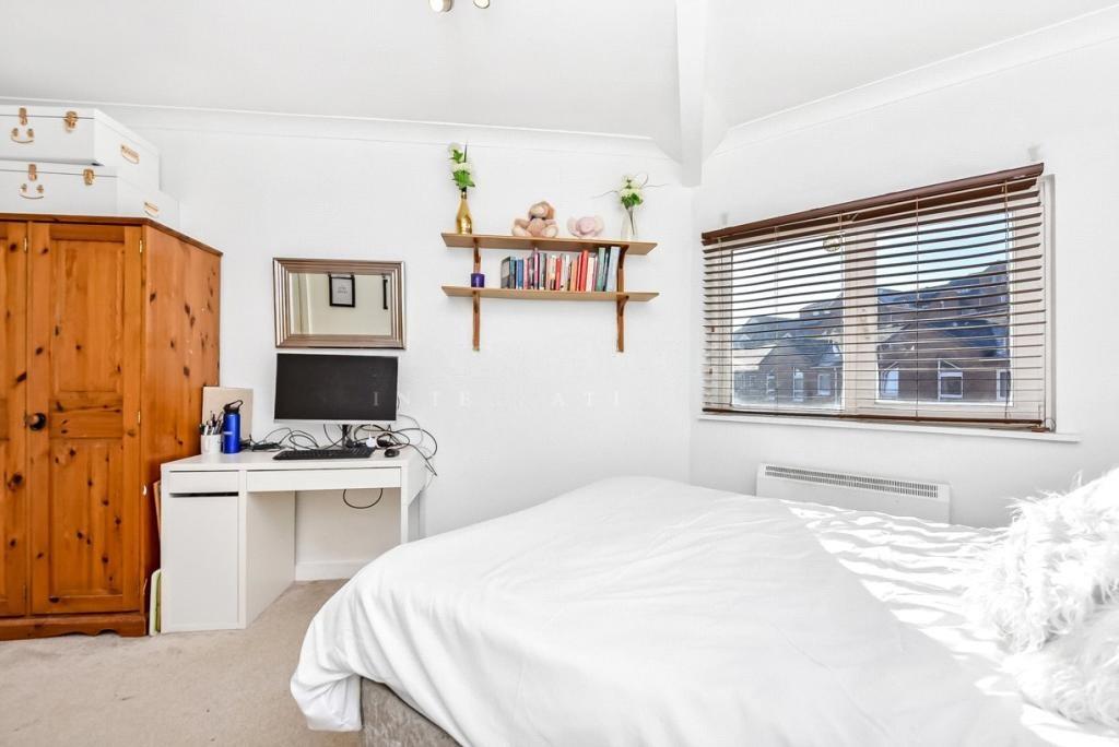 Flat Westferry Road in Greater London