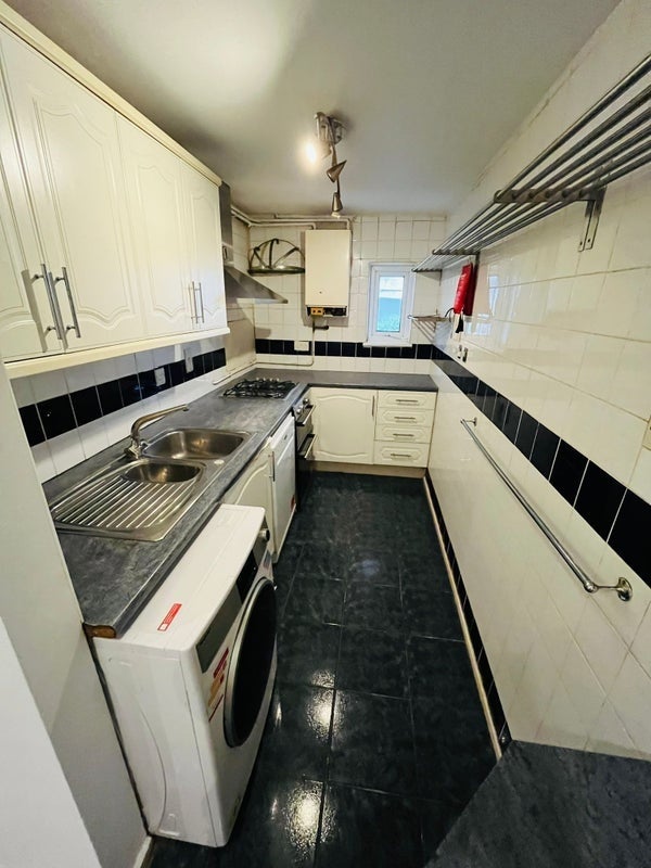 Room Penderyn Way in Greater London