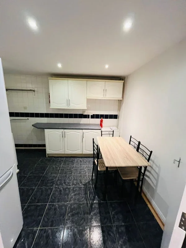 Room Penderyn Way in Greater London