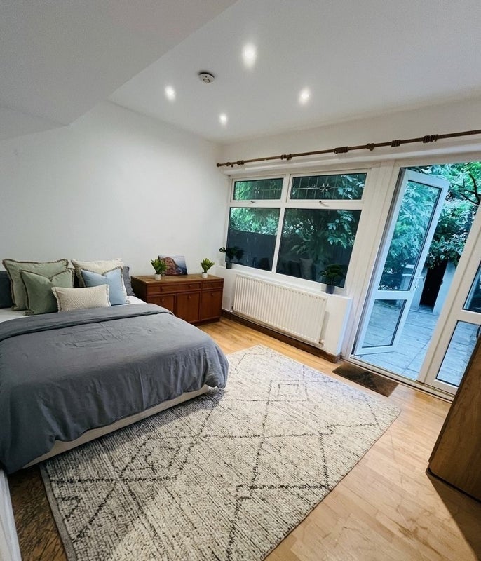 Room Penderyn Way in Greater London