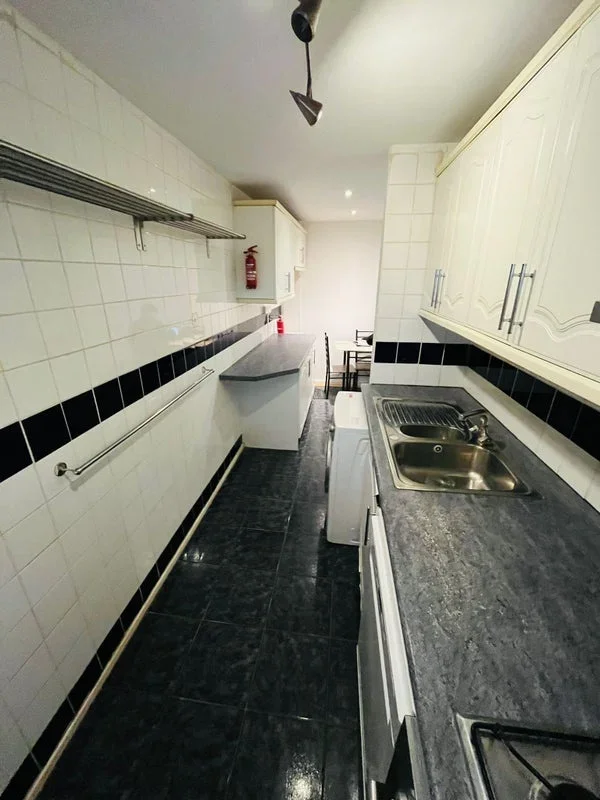 Room Penderyn Way in Greater London