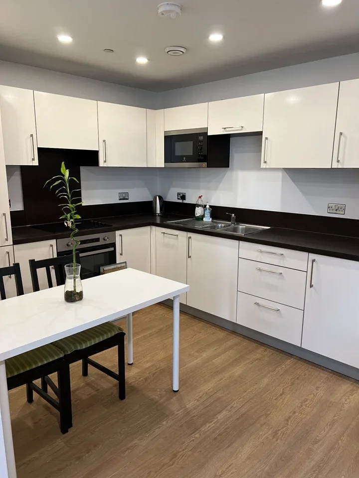 Room Cornmill Lane in Greater London