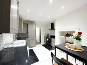 Flat Gleneldon Road in Greater London