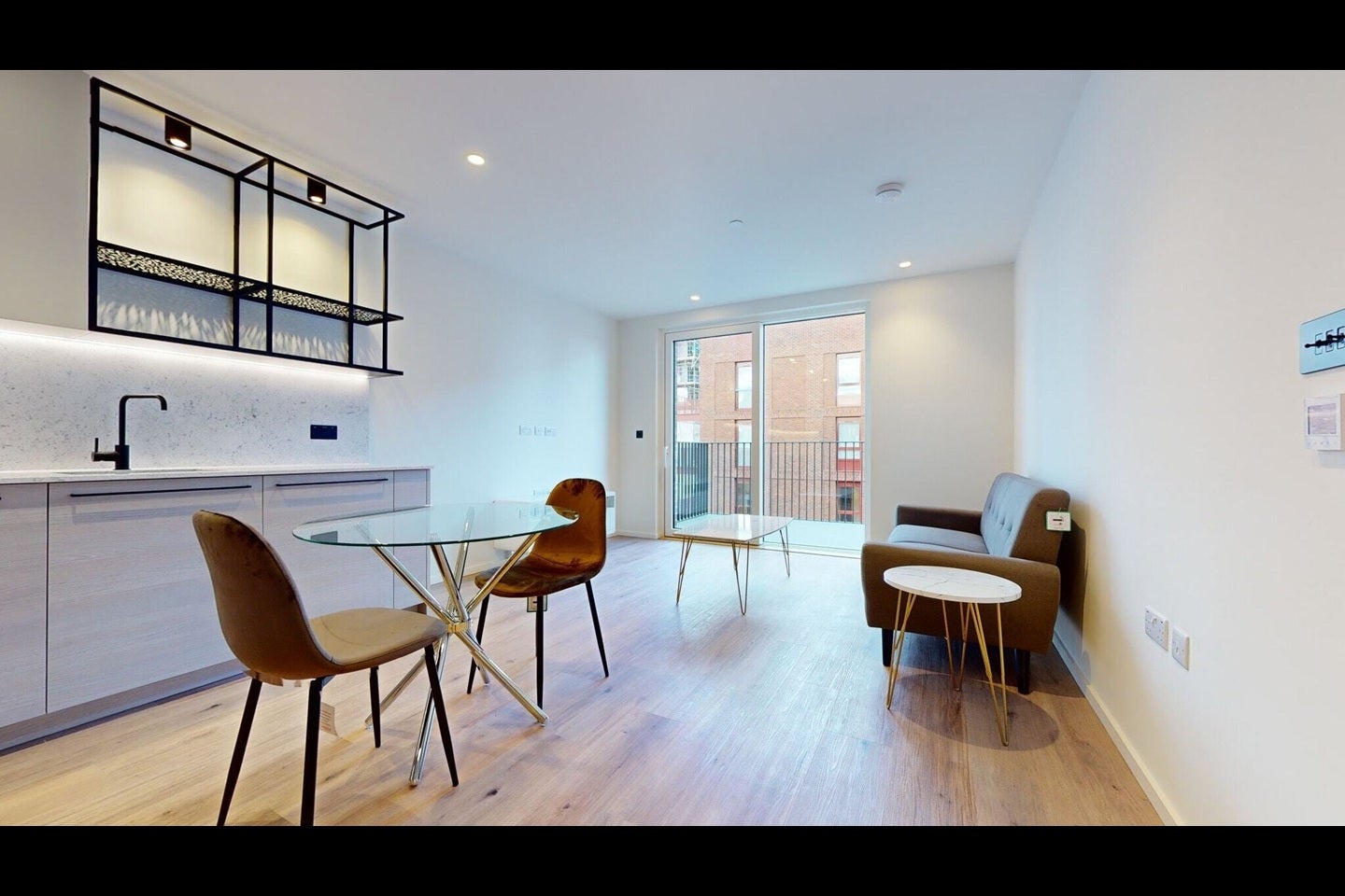 Flat Hawser Lane in Greater London