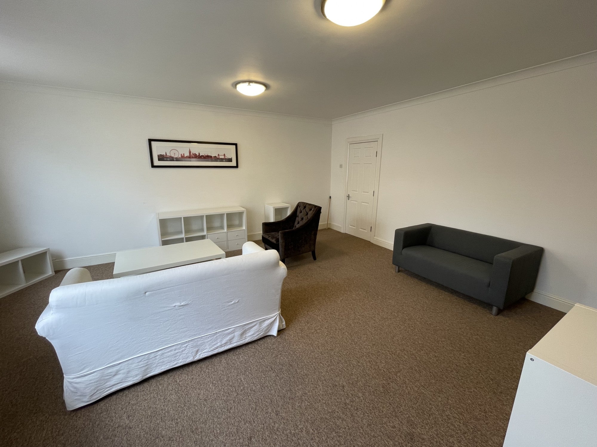 Flat Chestnut Avenue North in Greater London