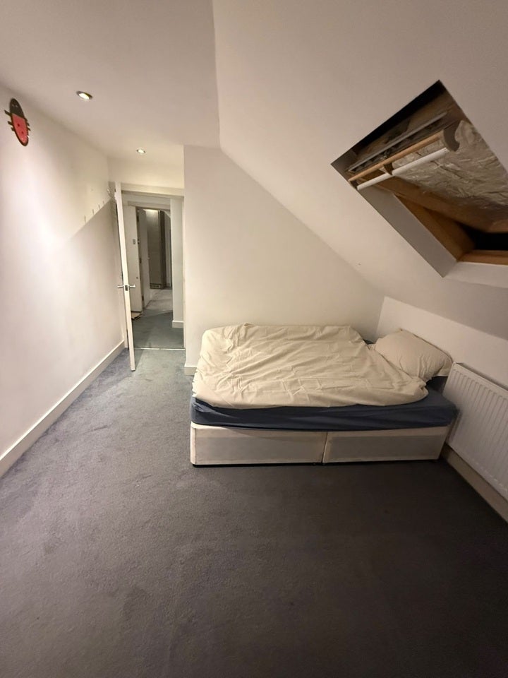 Flat Norbury Avenue in Greater London