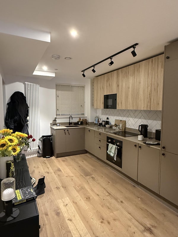 Flat Bow Exchange in Greater London