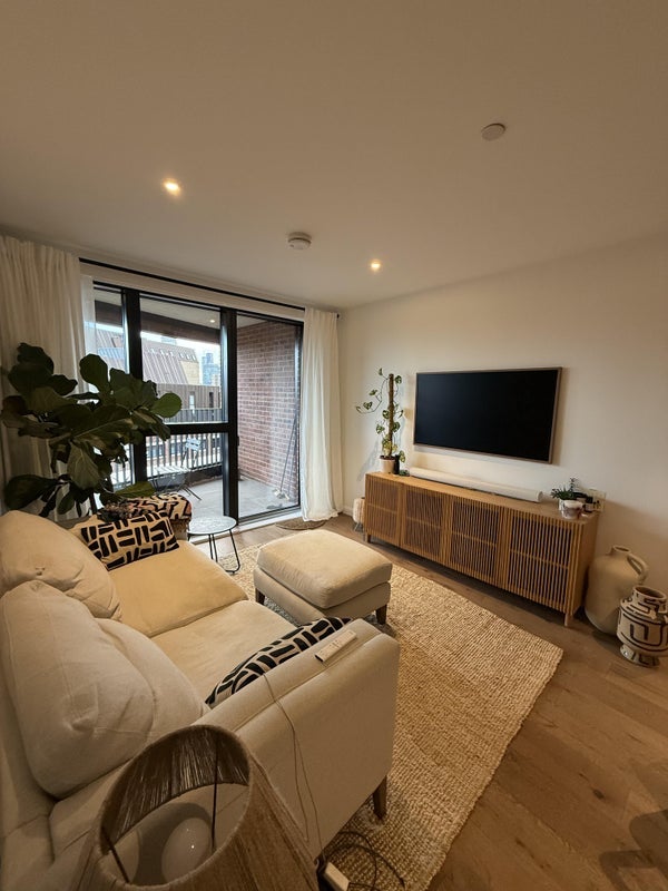 Flat Bow Exchange in Greater London