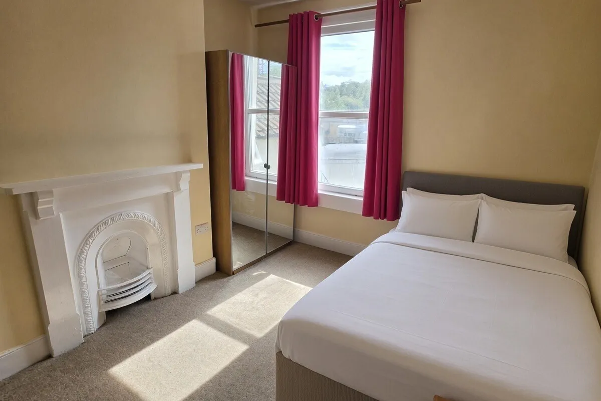 Room Lower Bristol Road in Bath