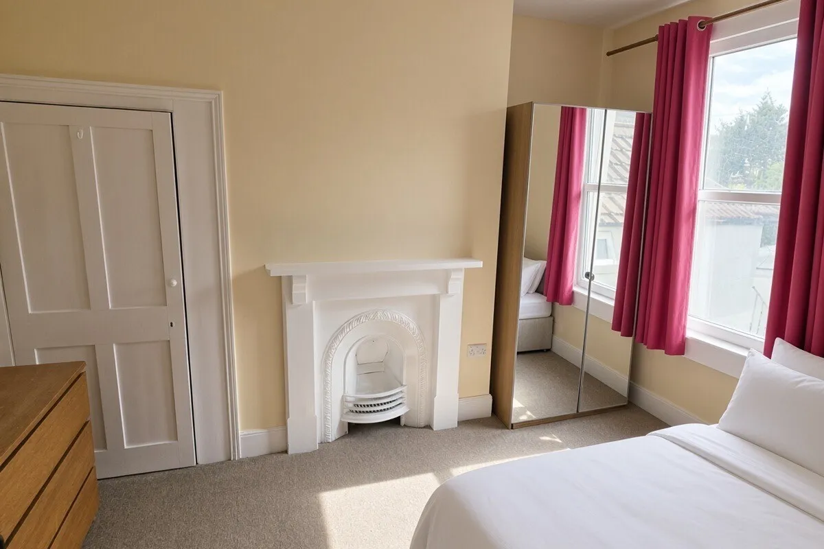 Room Lower Bristol Road in Bath