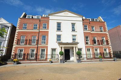 Flat Widmore Road in Greater London