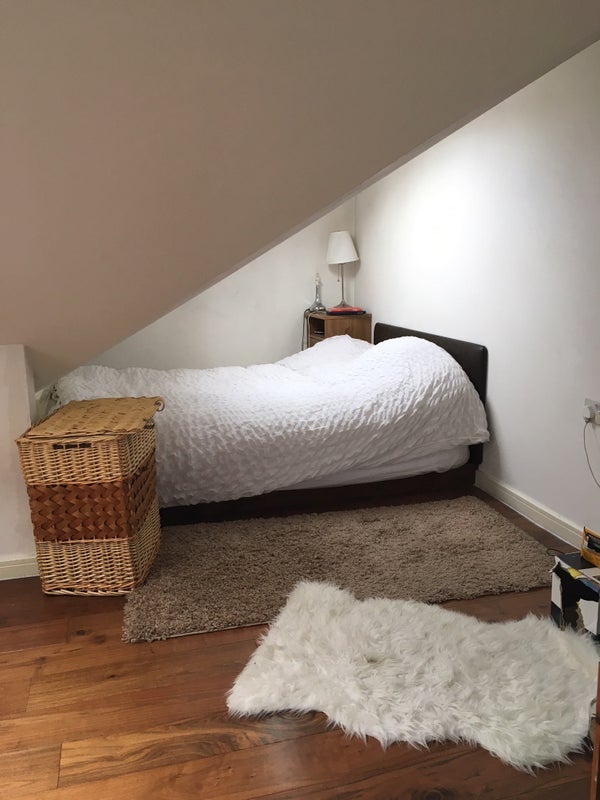 Flat Markmanor Avenue in Greater London