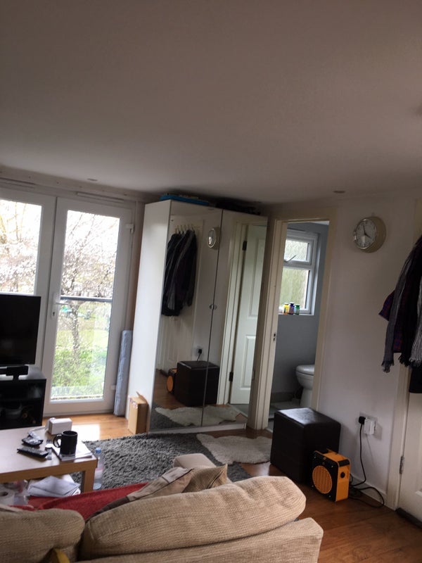 Flat Markmanor Avenue in Greater London